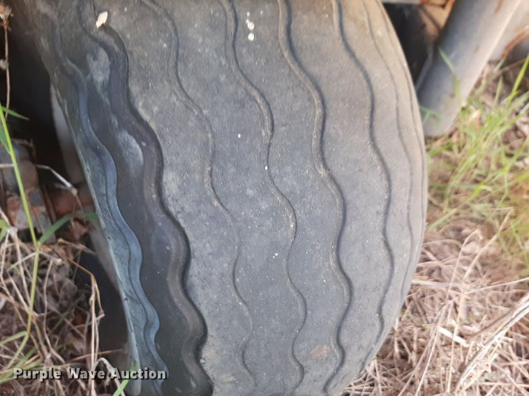 image for item NH9212 (2) Cushman golf carts