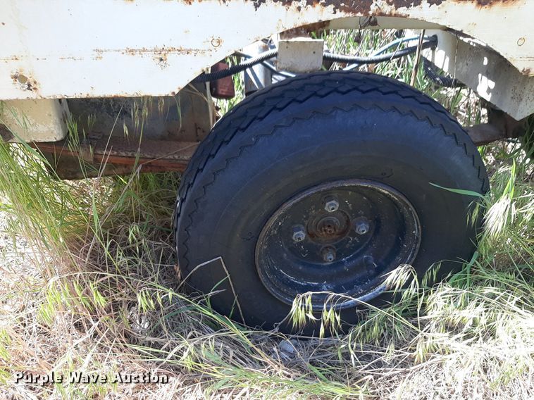 image for item NH9212 (2) Cushman golf carts