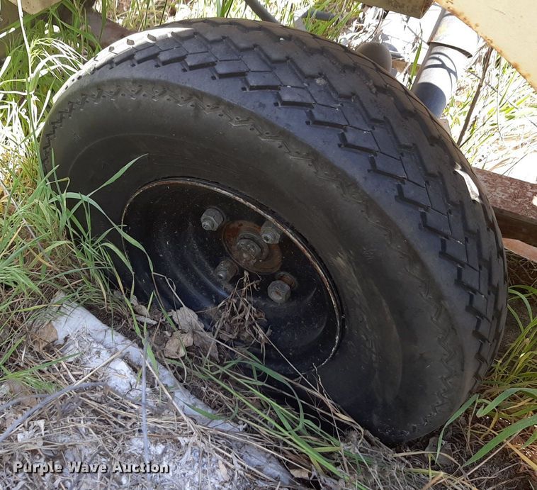 image for item NH9212 (2) Cushman golf carts