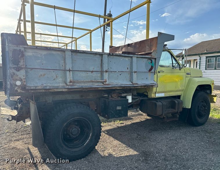 image for item NH9214 1985 Ford F800 dump truck