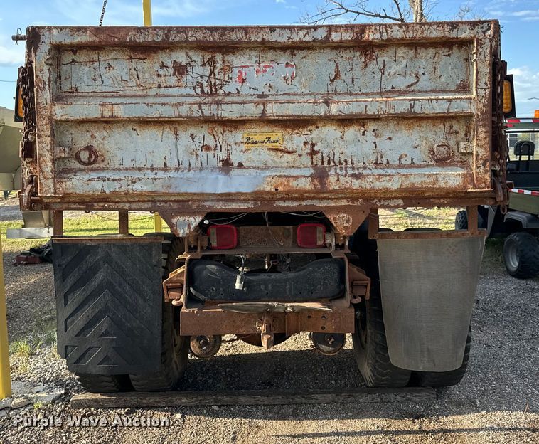 image for item NH9214 1985 Ford F800 dump truck