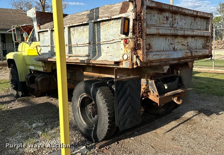 image for item NH9214 1985 Ford F800 dump truck