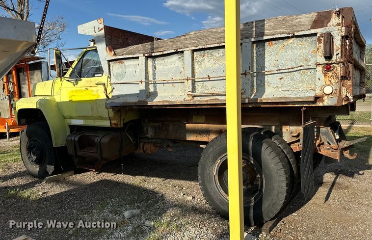 image for item NH9214 1985 Ford F800 dump truck