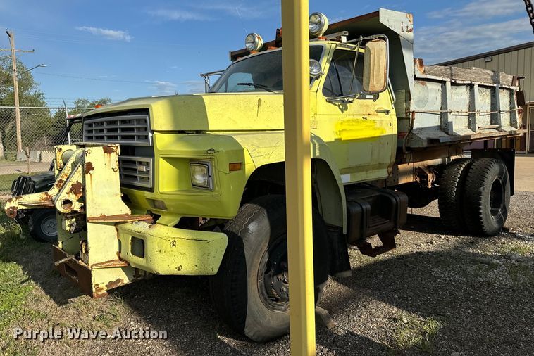 image for item NH9214 1985 Ford F800 dump truck