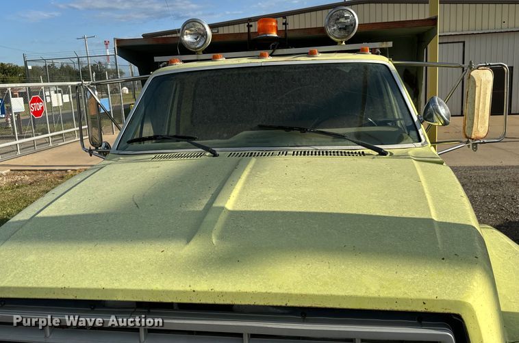 image for item NH9214 1985 Ford F800 dump truck