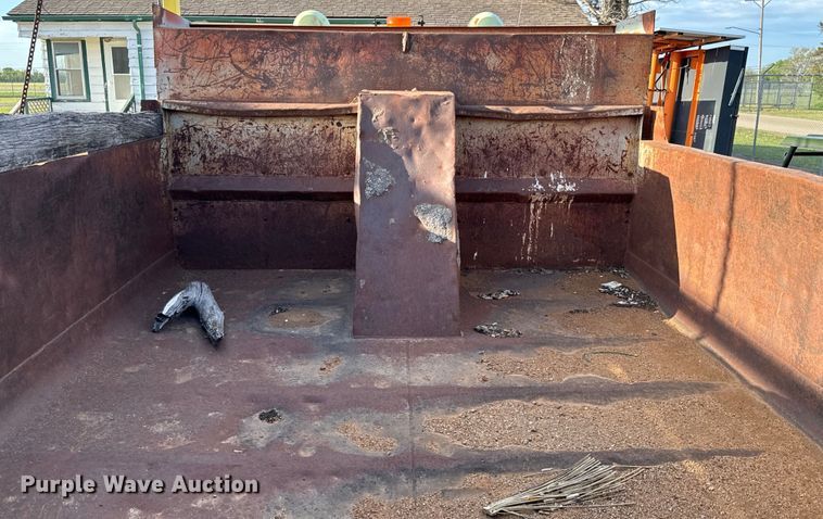 image for item NH9214 1985 Ford F800 dump truck