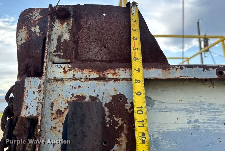 image for item NH9214 1985 Ford F800 dump truck