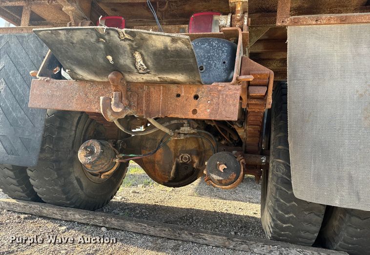 image for item NH9214 1985 Ford F800 dump truck