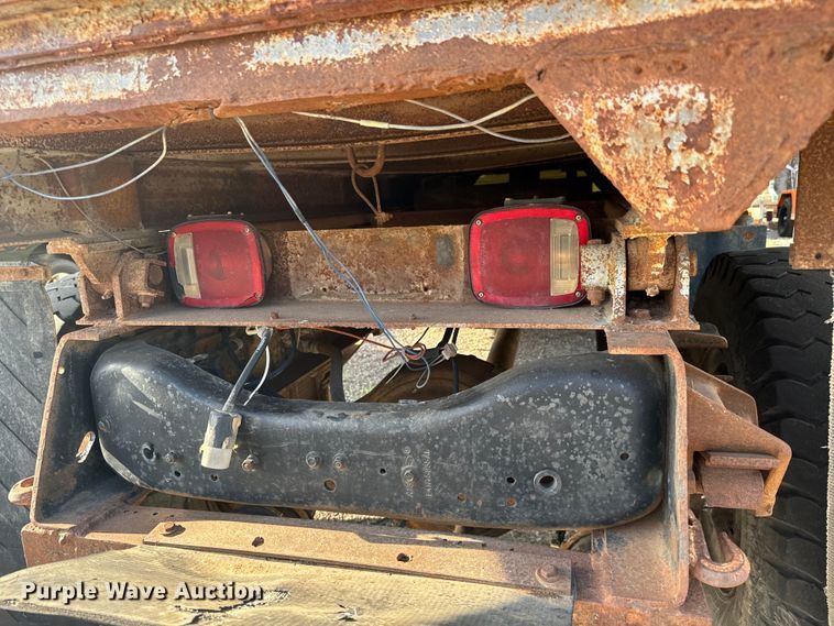 image for item NH9214 1985 Ford F800 dump truck