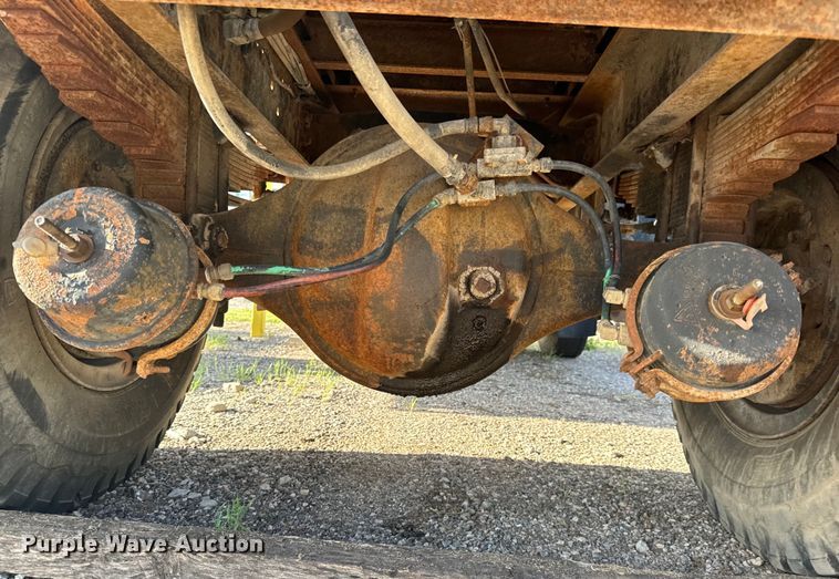 image for item NH9214 1985 Ford F800 dump truck