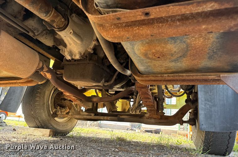 image for item NH9214 1985 Ford F800 dump truck