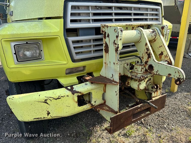 image for item NH9214 1985 Ford F800 dump truck
