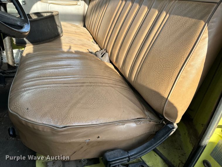 image for item NH9214 1985 Ford F800 dump truck