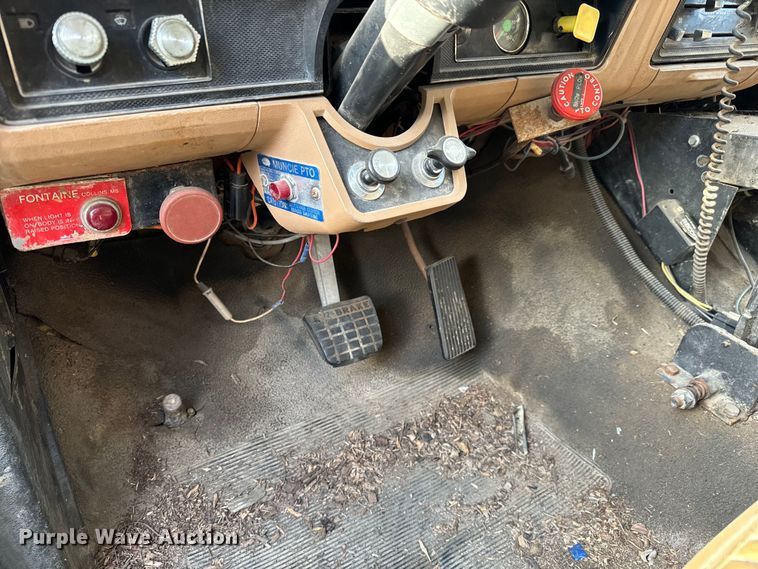 image for item NH9214 1985 Ford F800 dump truck