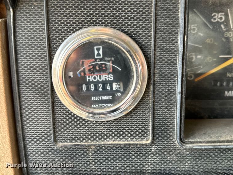 image for item NH9214 1985 Ford F800 dump truck