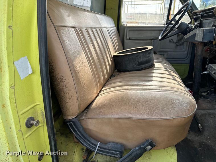 image for item NH9214 1985 Ford F800 dump truck