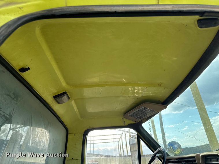 image for item NH9214 1985 Ford F800 dump truck