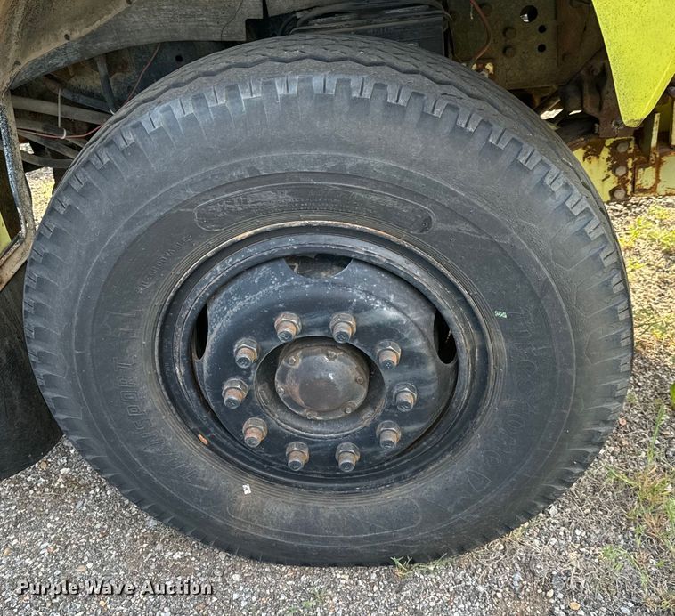 image for item NH9214 1985 Ford F800 dump truck