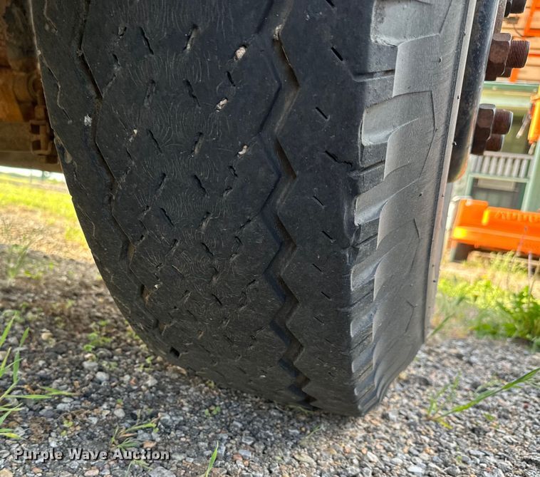 image for item NH9214 1985 Ford F800 dump truck