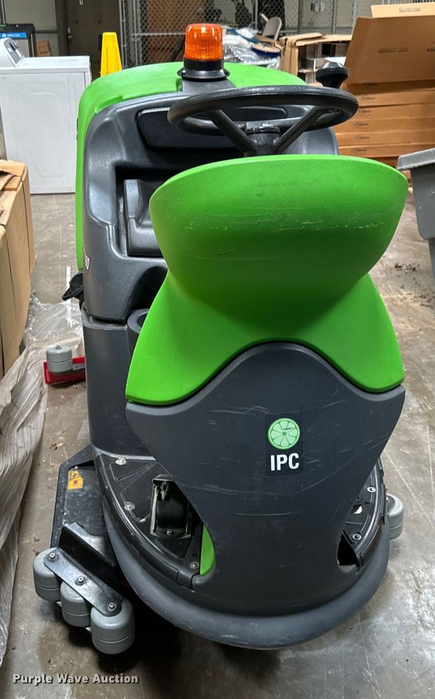 image for item NH9221 IPC Gansow CT160 floor scrubber 