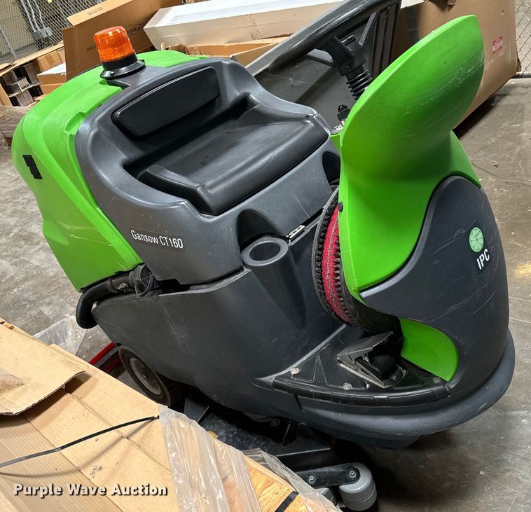 image for item NH9221 IPC Gansow CT160 floor scrubber 