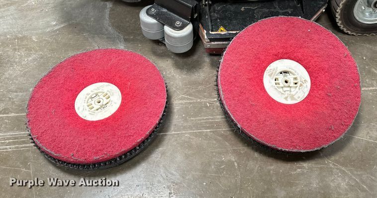 image for item NH9221 IPC Gansow CT160 floor scrubber 