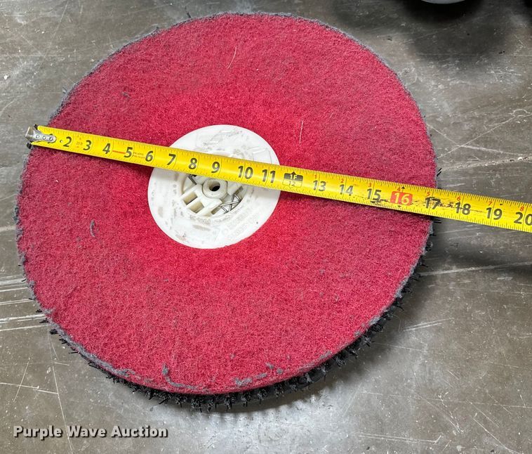 image for item NH9221 IPC Gansow CT160 floor scrubber 