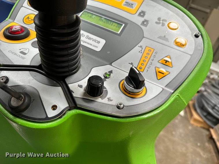 image for item NH9221 IPC Gansow CT160 floor scrubber 