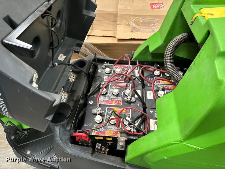 image for item NH9221 IPC Gansow CT160 floor scrubber 