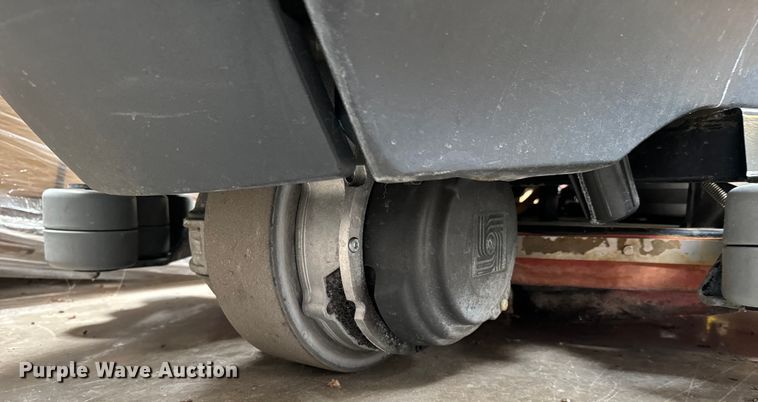 image for item NH9221 IPC Gansow CT160 floor scrubber 