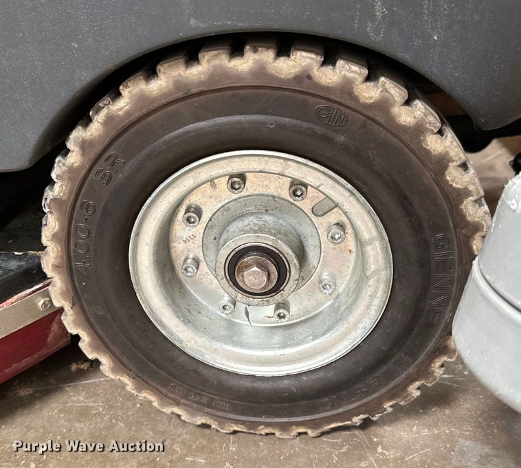 image for item NH9221 IPC Gansow CT160 floor scrubber 