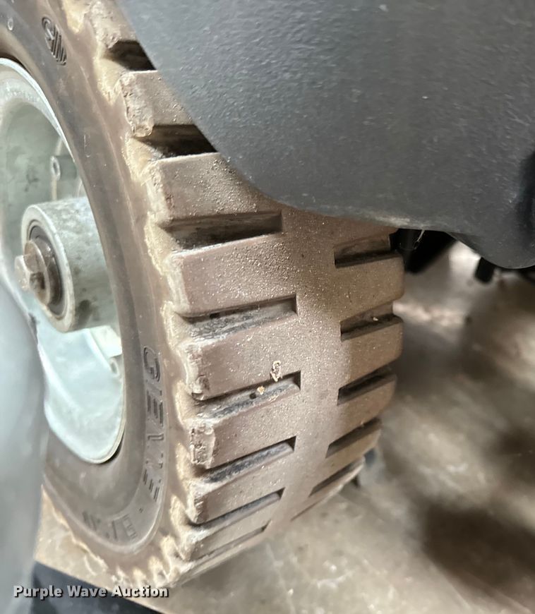 image for item NH9221 IPC Gansow CT160 floor scrubber 