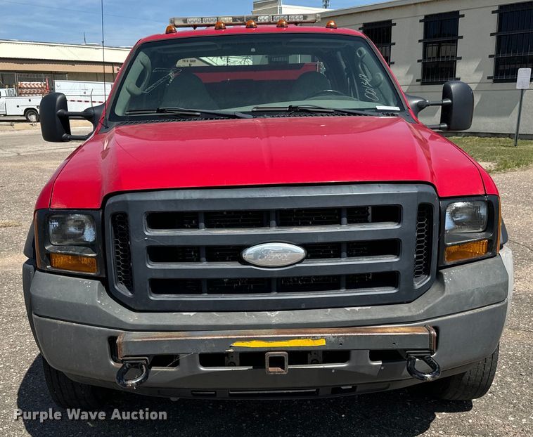 image for item NH9399 2007 Ford F550 Super Duty XL brush fire truck