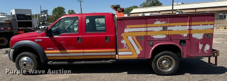 image for item NH9399 2007 Ford F550 Super Duty XL brush fire truck