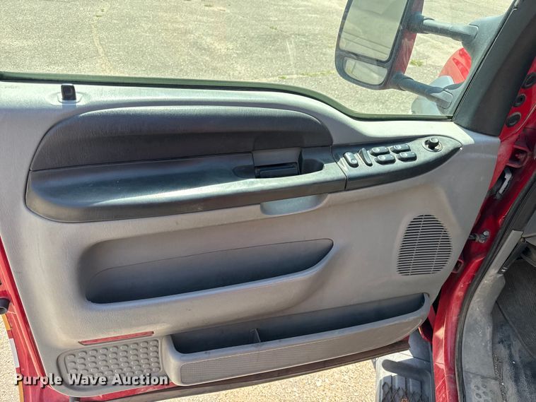 image for item NH9399 2007 Ford F550 Super Duty XL brush fire truck