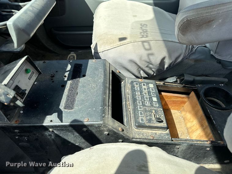 image for item NH9399 2007 Ford F550 Super Duty XL brush fire truck