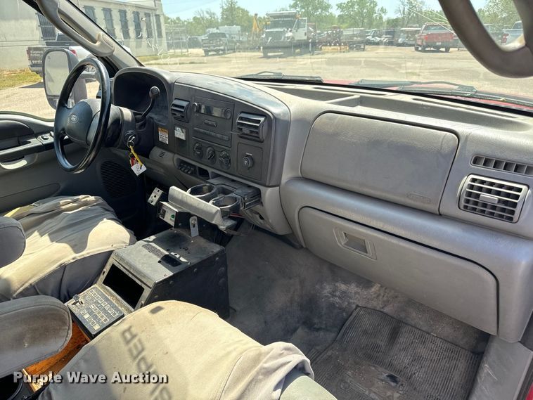 image for item NH9399 2007 Ford F550 Super Duty XL brush fire truck