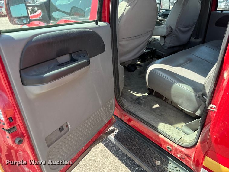 image for item NH9399 2007 Ford F550 Super Duty XL brush fire truck