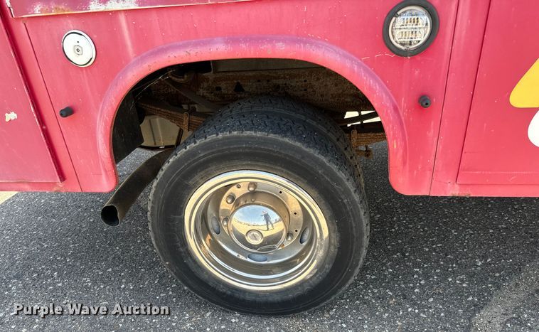 image for item NH9399 2007 Ford F550 Super Duty XL brush fire truck