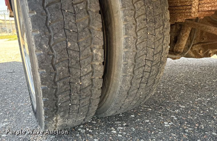 image for item NH9399 2007 Ford F550 Super Duty XL brush fire truck