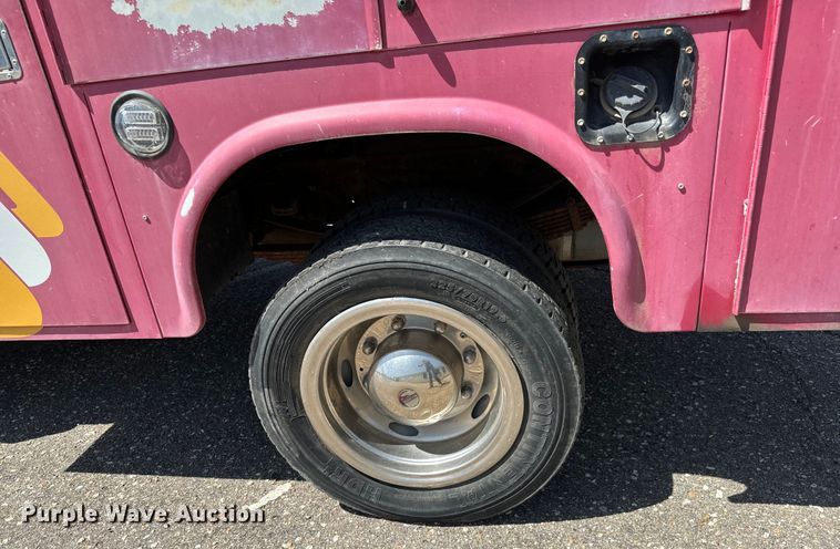 image for item NH9399 2007 Ford F550 Super Duty XL brush fire truck