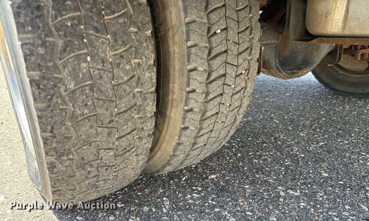 image for item NH9399 2007 Ford F550 Super Duty XL brush fire truck