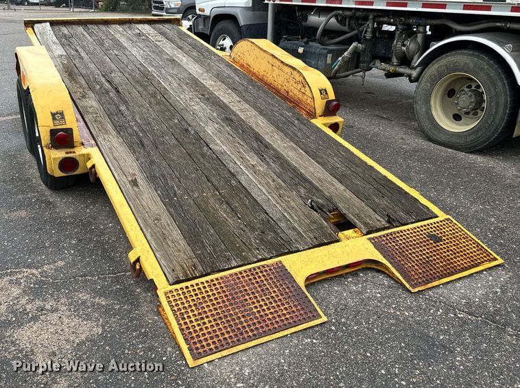 image for item NL9805 2002 Trail King TKT12U-162 tilt deck equipment trailer
