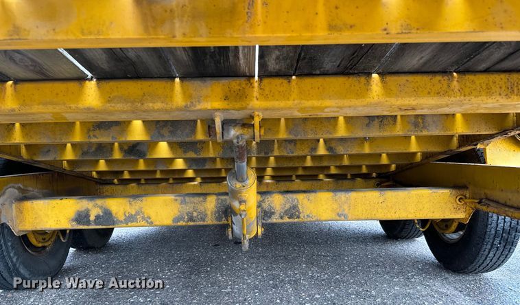image for item NL9805 2002 Trail King TKT12U-162 tilt deck equipment trailer
