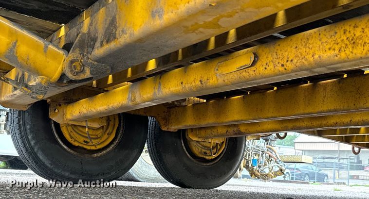 image for item NL9805 2002 Trail King TKT12U-162 tilt deck equipment trailer