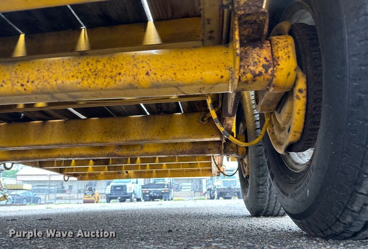 image for item NL9805 2002 Trail King TKT12U-162 tilt deck equipment trailer