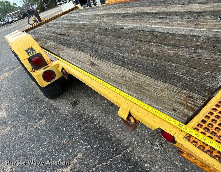 image for item NL9805 2002 Trail King TKT12U-162 tilt deck equipment trailer