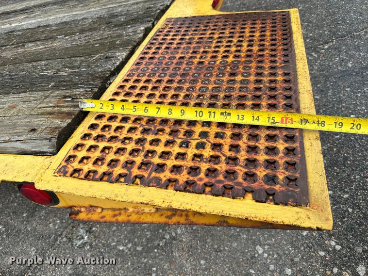 image for item NL9805 2002 Trail King TKT12U-162 tilt deck equipment trailer