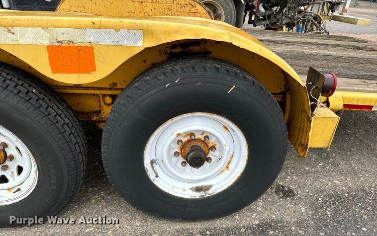 image for item NL9805 2002 Trail King TKT12U-162 tilt deck equipment trailer