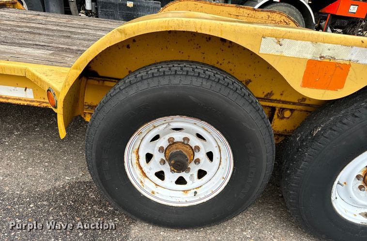 image for item NL9805 2002 Trail King TKT12U-162 tilt deck equipment trailer